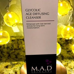 M.A.D. Age Diffusing Cleanser